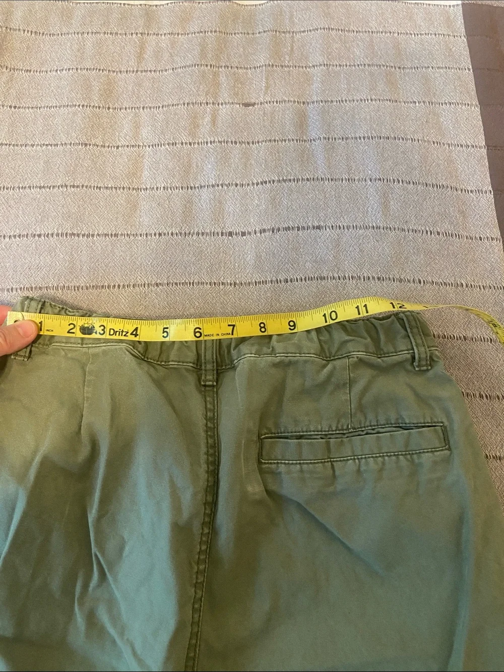 Old Navy Baggy Olive Cargo Pants - Casual Utility Style
